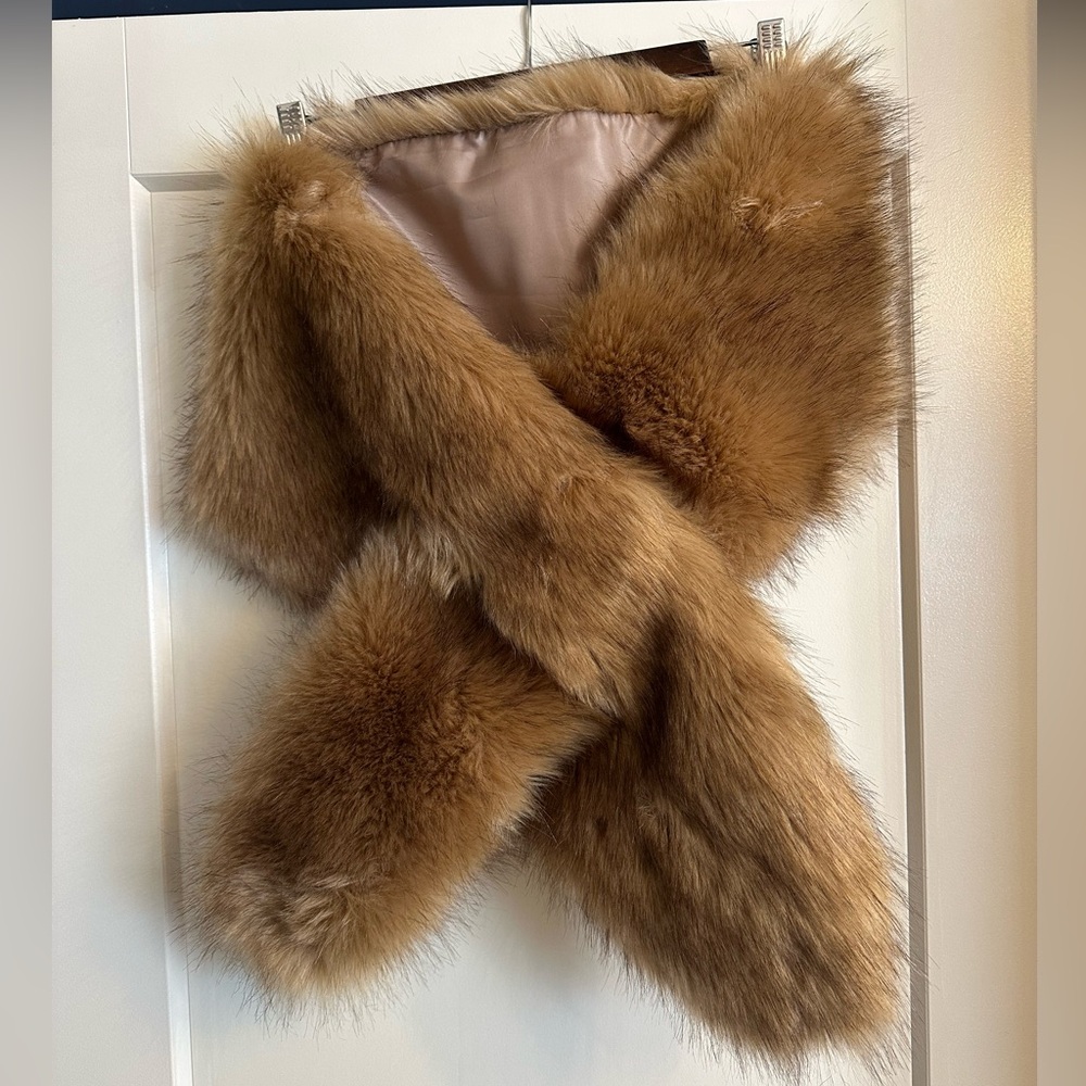 NWOT Plush Faux Fur Wrap